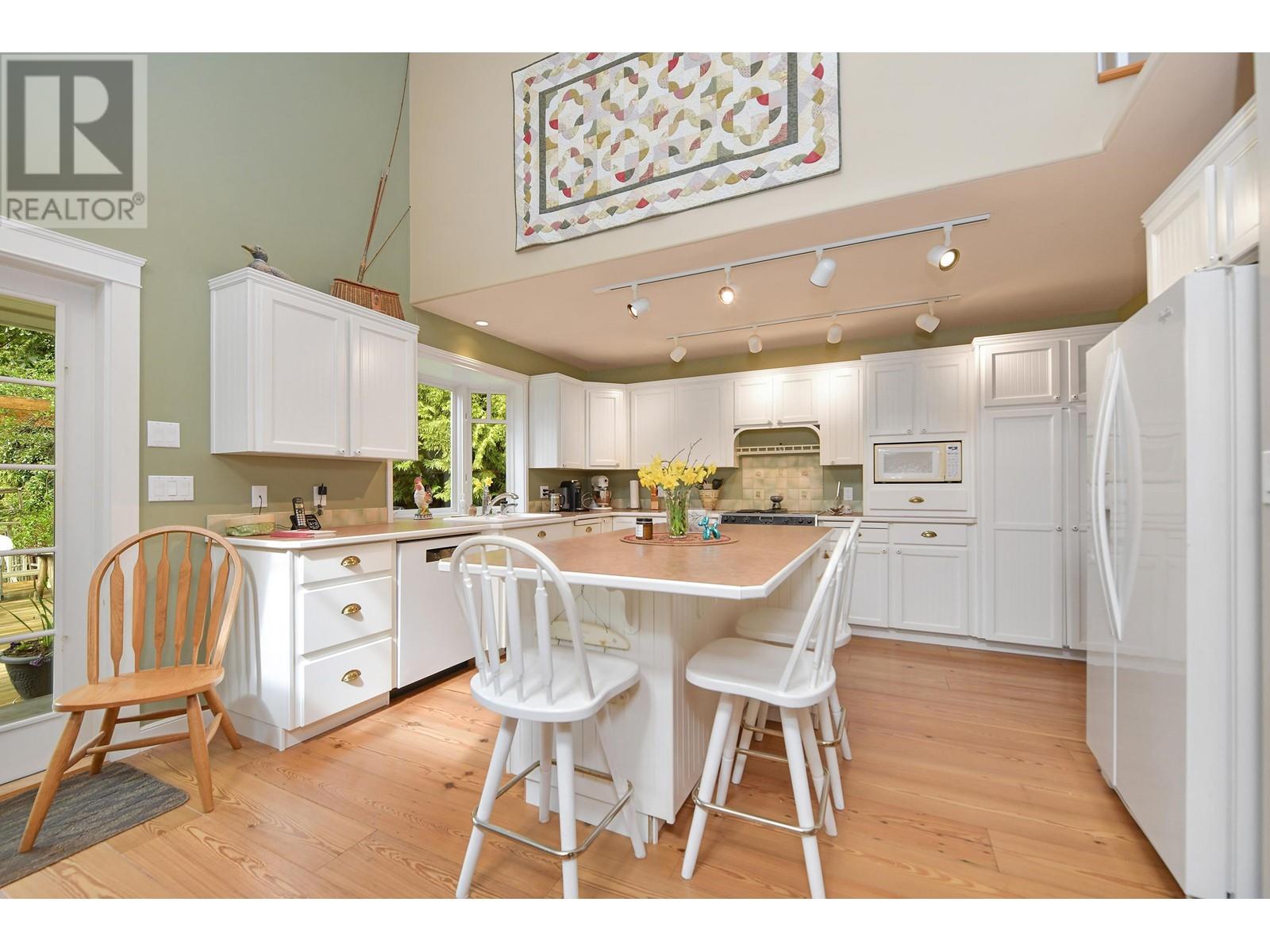 517 SANDY HOOK ROAD, Mayne Island