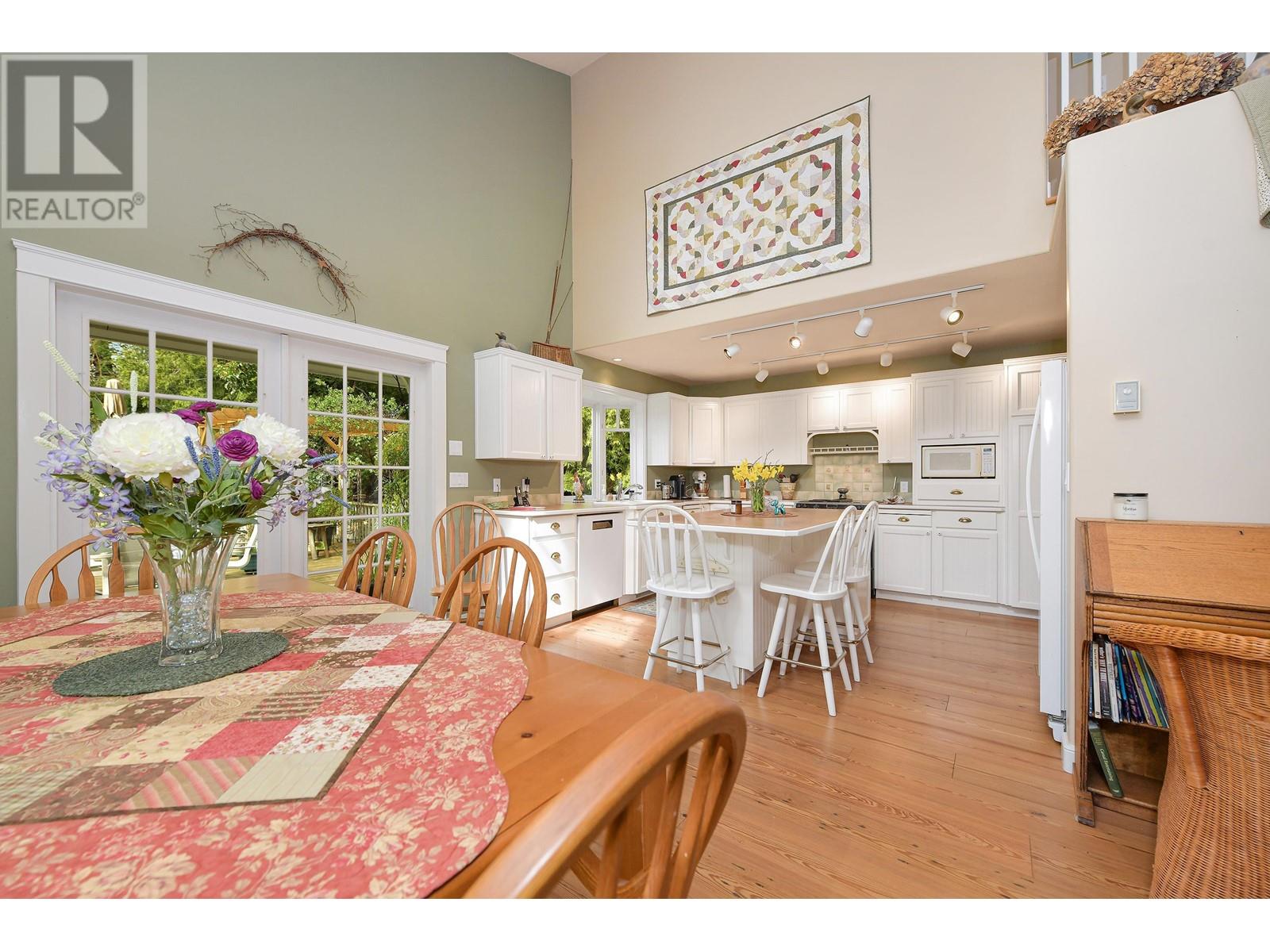 517 SANDY HOOK ROAD, Mayne Island