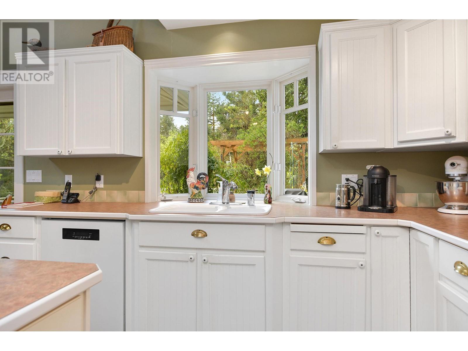 517 SANDY HOOK ROAD, Mayne Island