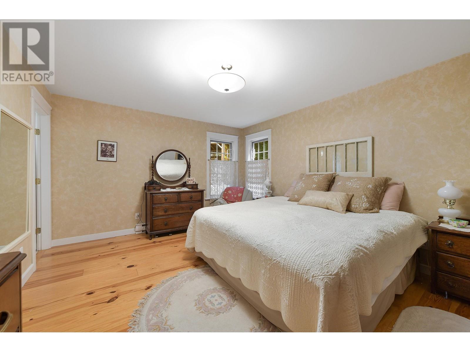 517 SANDY HOOK ROAD, Mayne Island