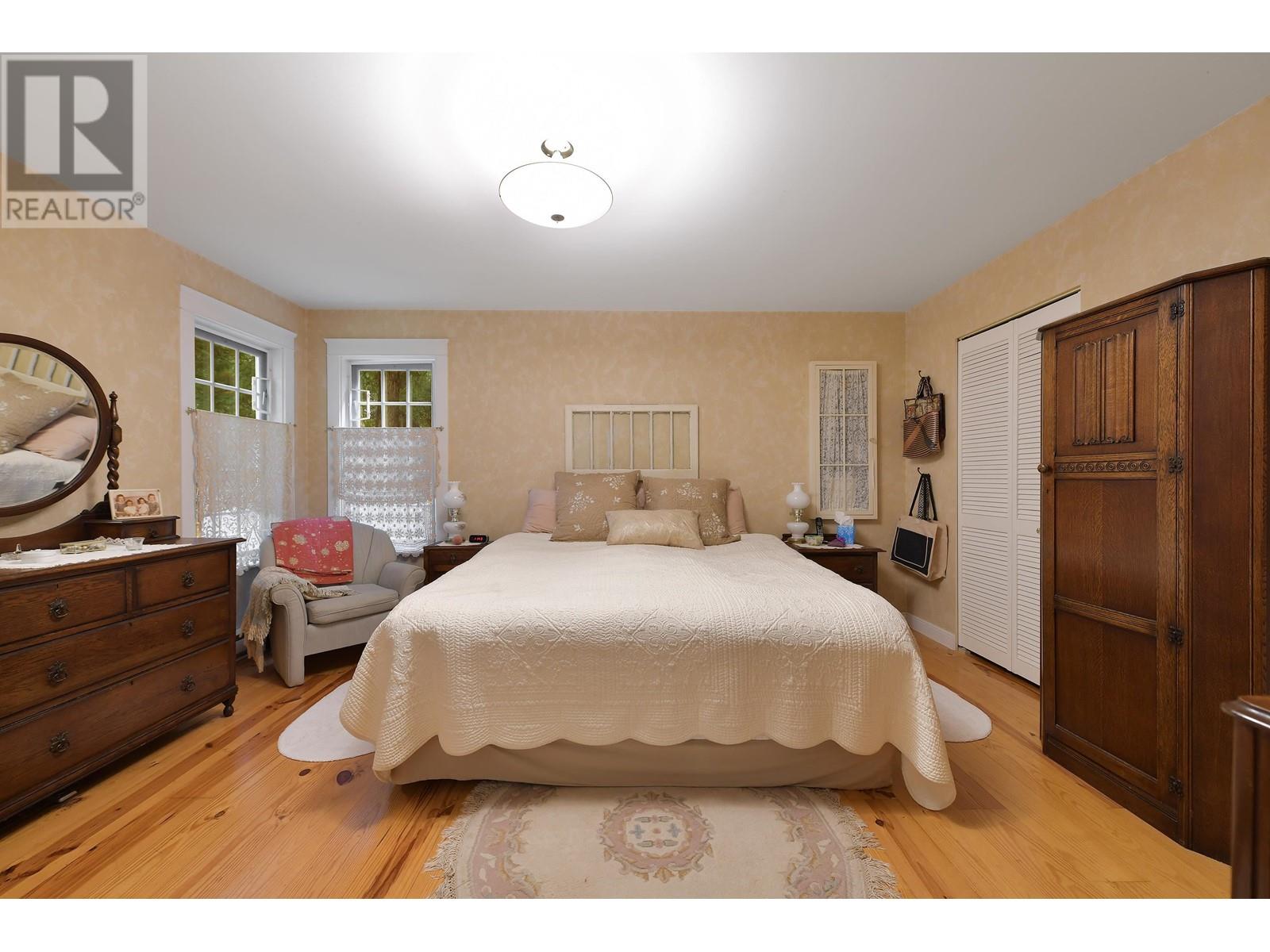 517 SANDY HOOK ROAD, Mayne Island