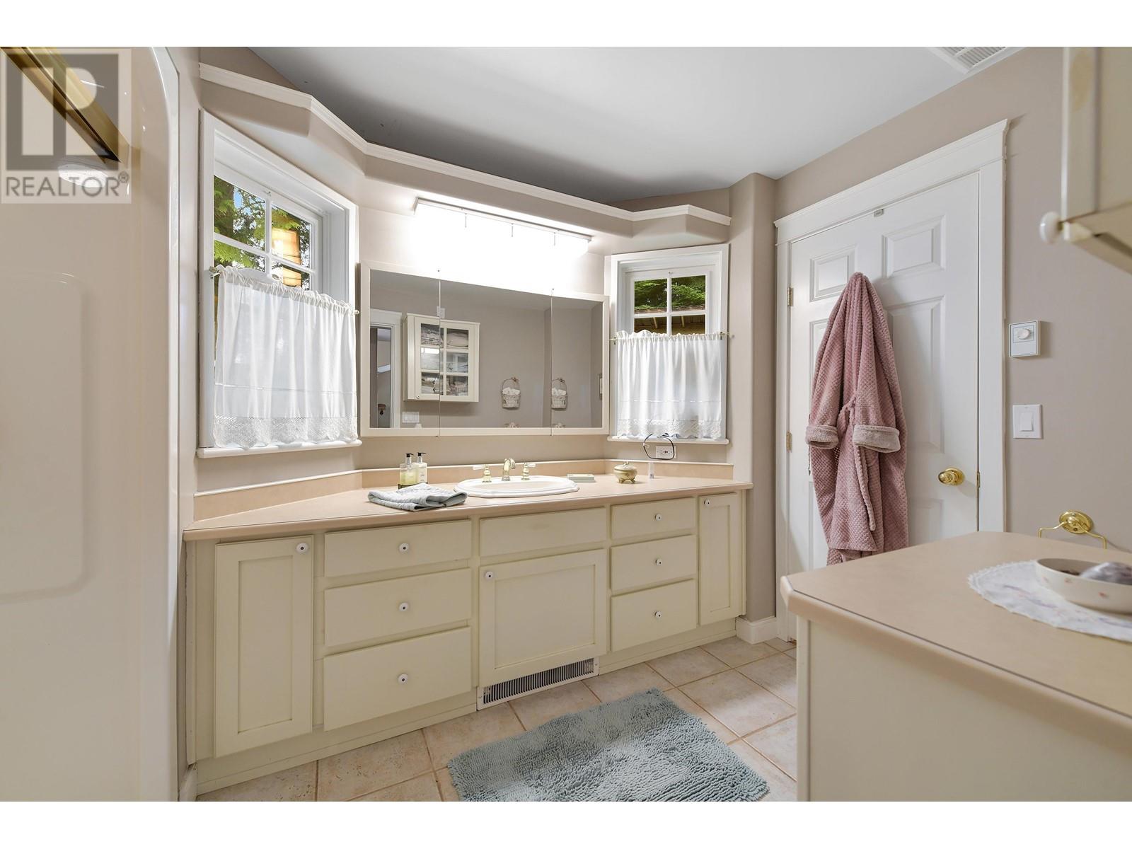 517 SANDY HOOK ROAD, Mayne Island