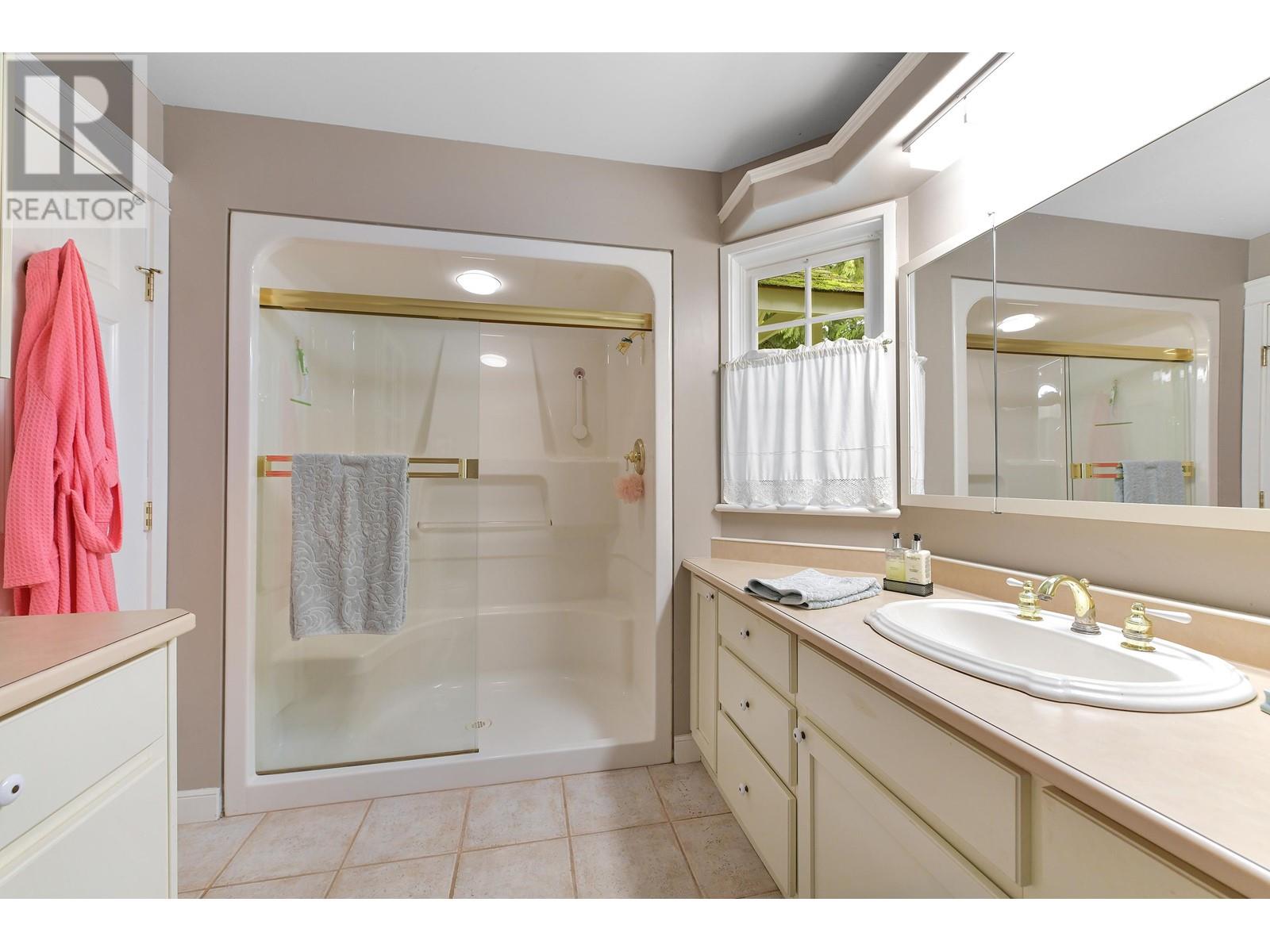 517 SANDY HOOK ROAD, Mayne Island