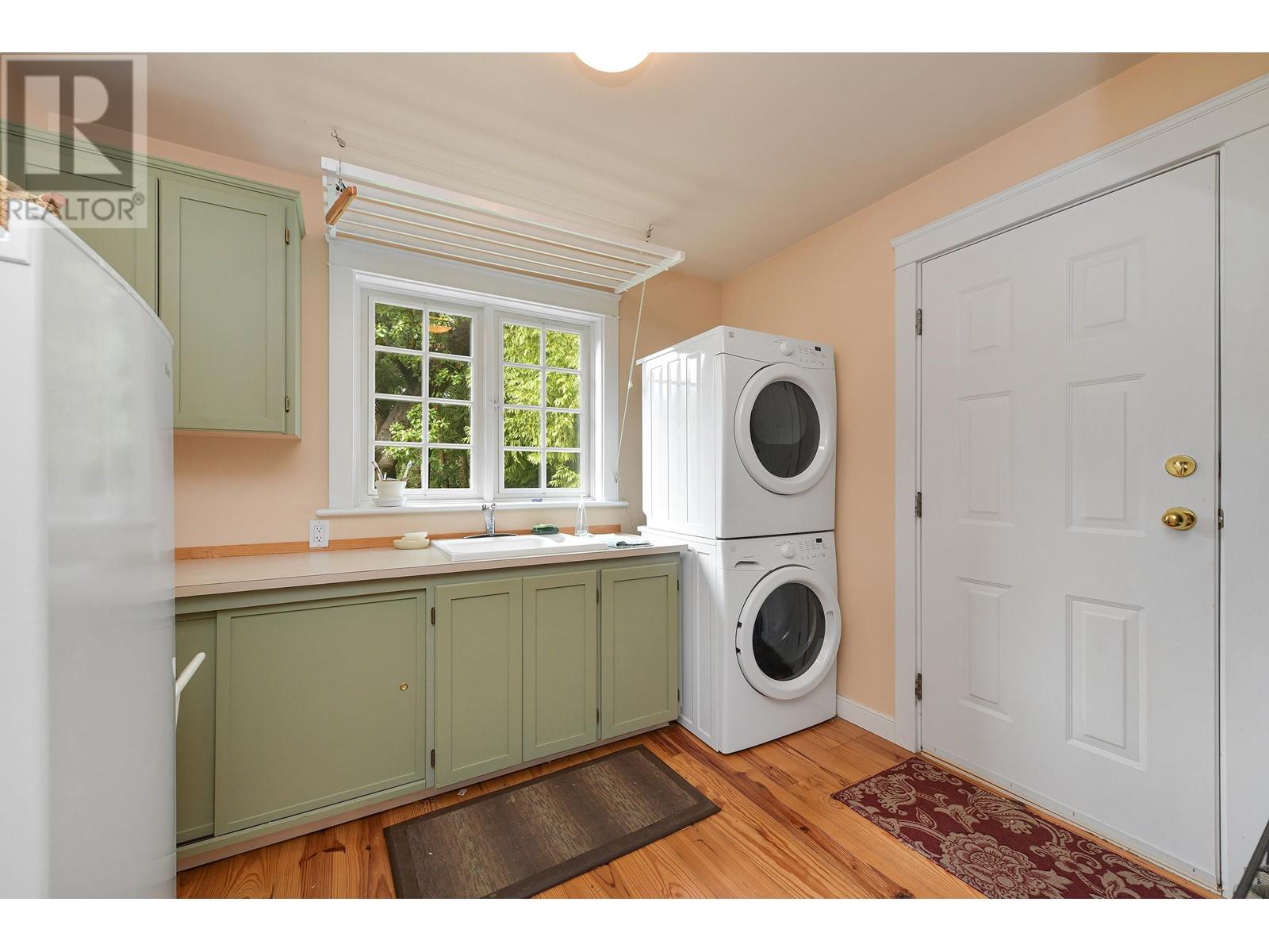 517 SANDY HOOK ROAD, Mayne Island