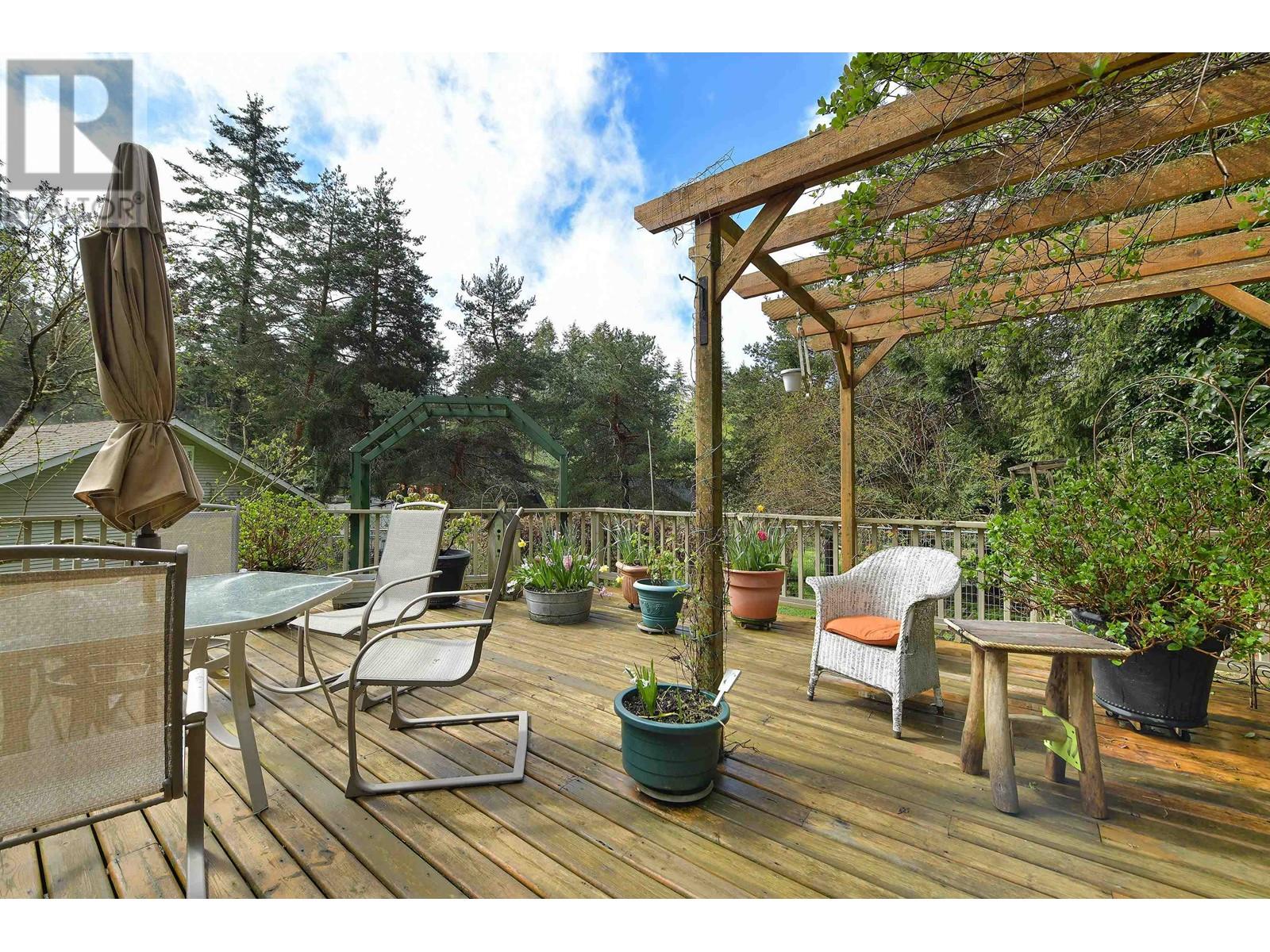 517 SANDY HOOK ROAD, Mayne Island