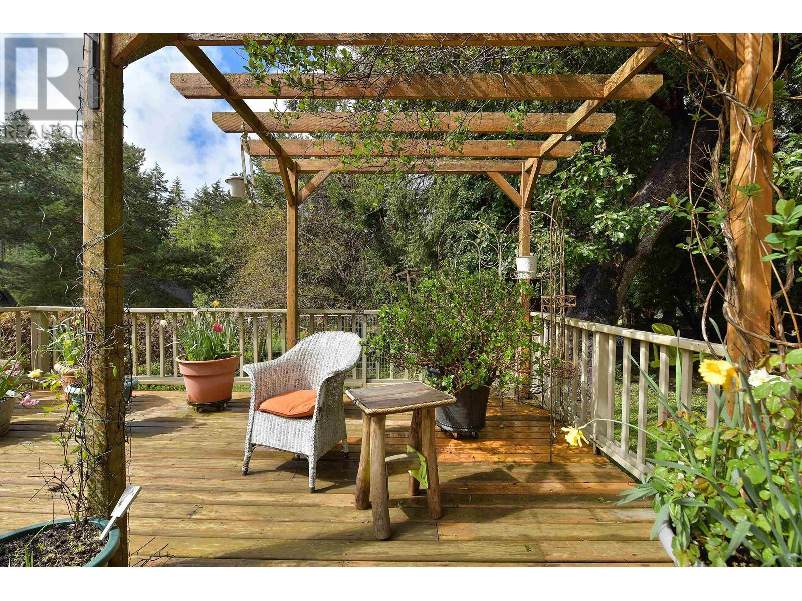 517 SANDY HOOK ROAD, Mayne Island