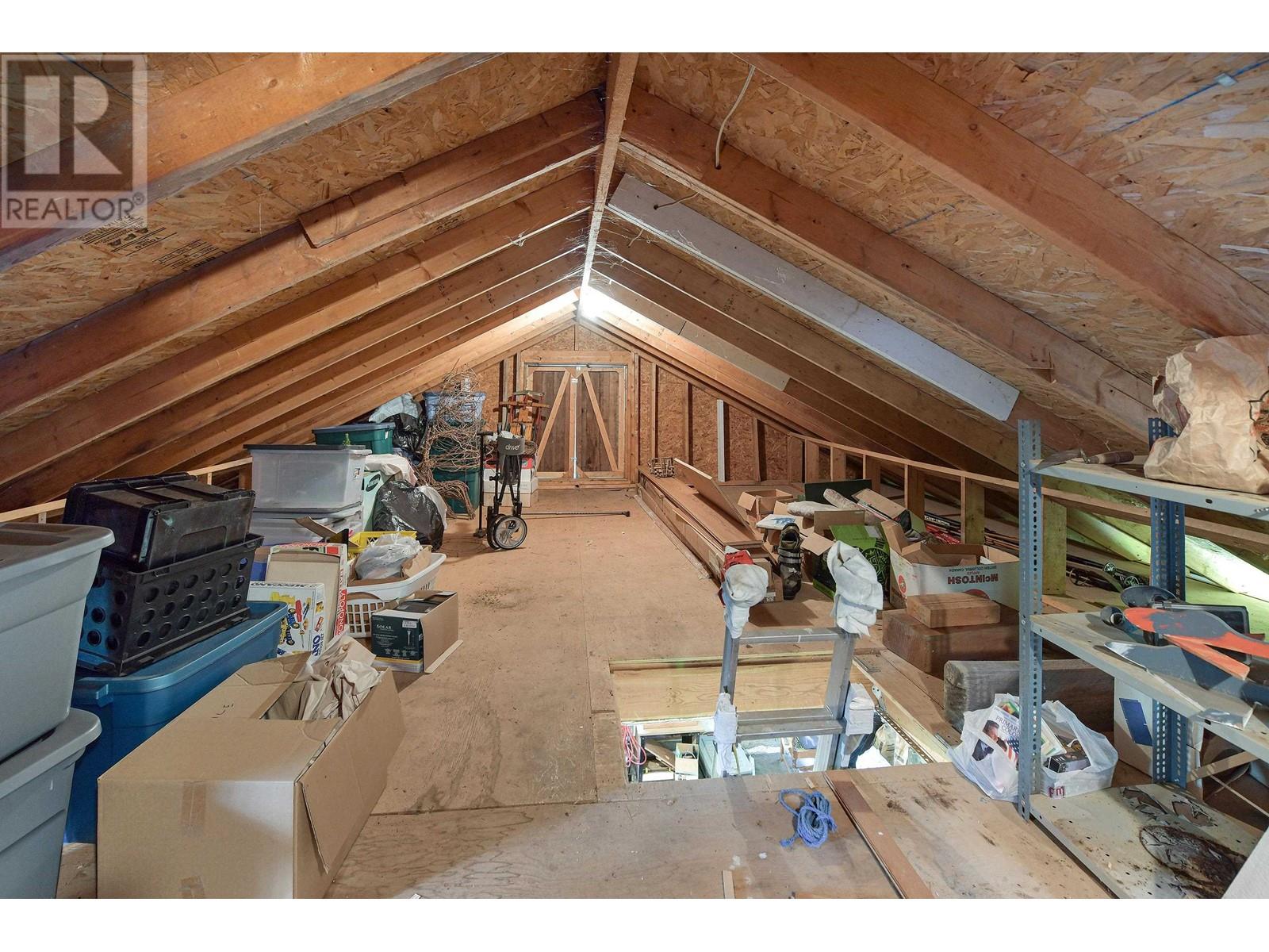 517 SANDY HOOK ROAD, Mayne Island