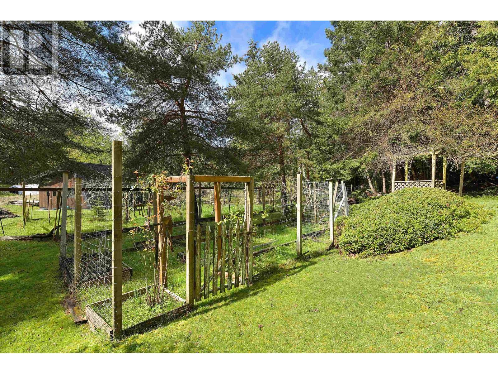 517 SANDY HOOK ROAD, Mayne Island