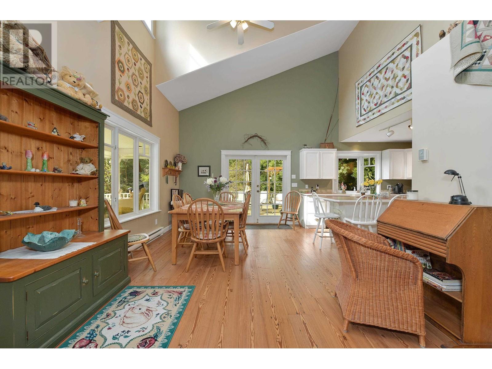517 SANDY HOOK ROAD, Mayne Island