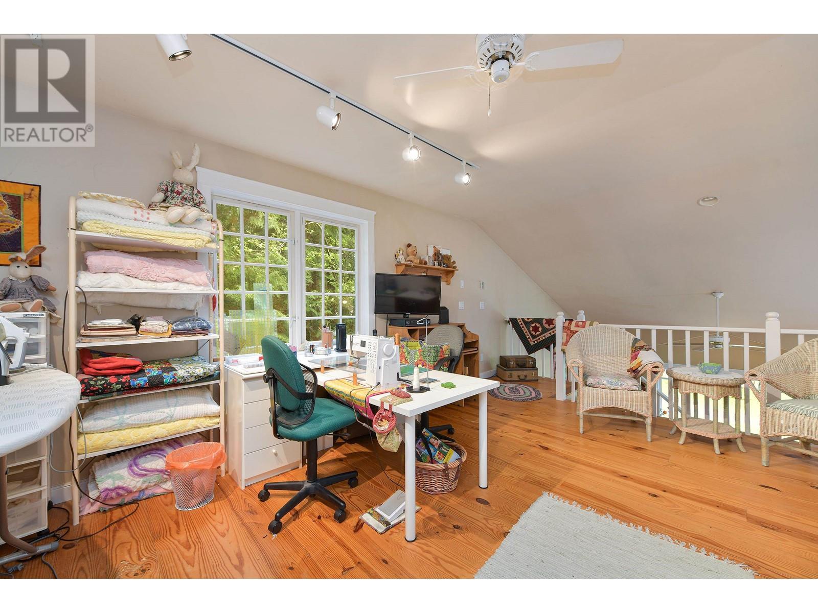 517 SANDY HOOK ROAD, Mayne Island