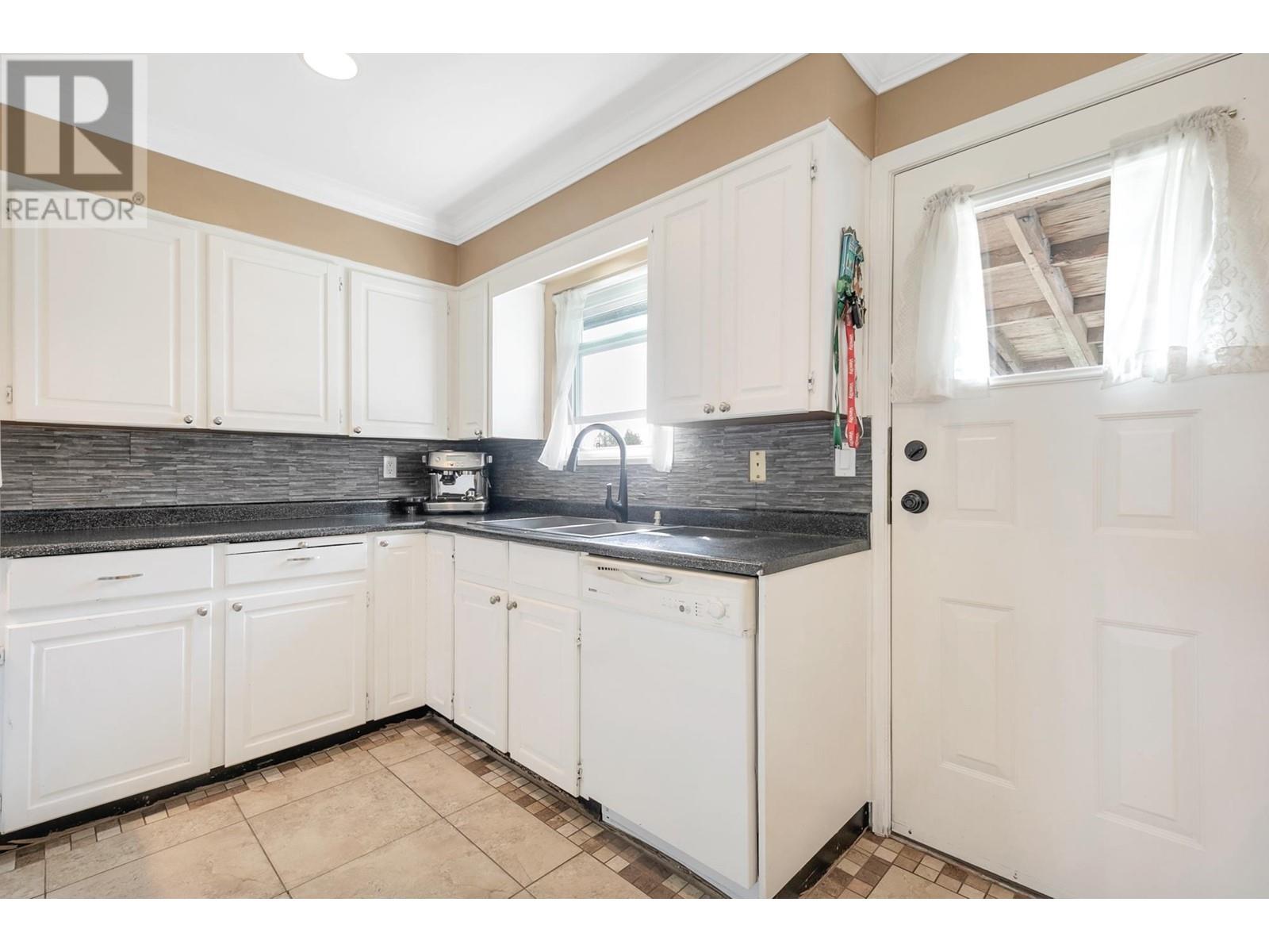 325 SEAVIEW DRIVE, Port Moody