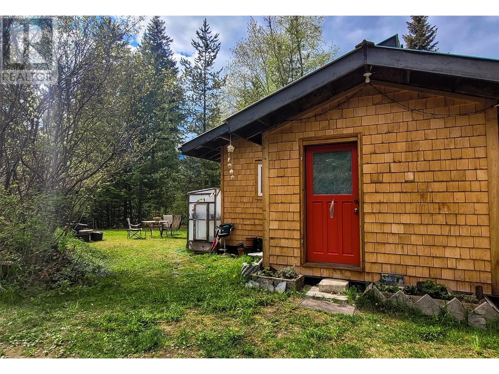 Photo 4 of 7152 Graham Road, Winlaw BC