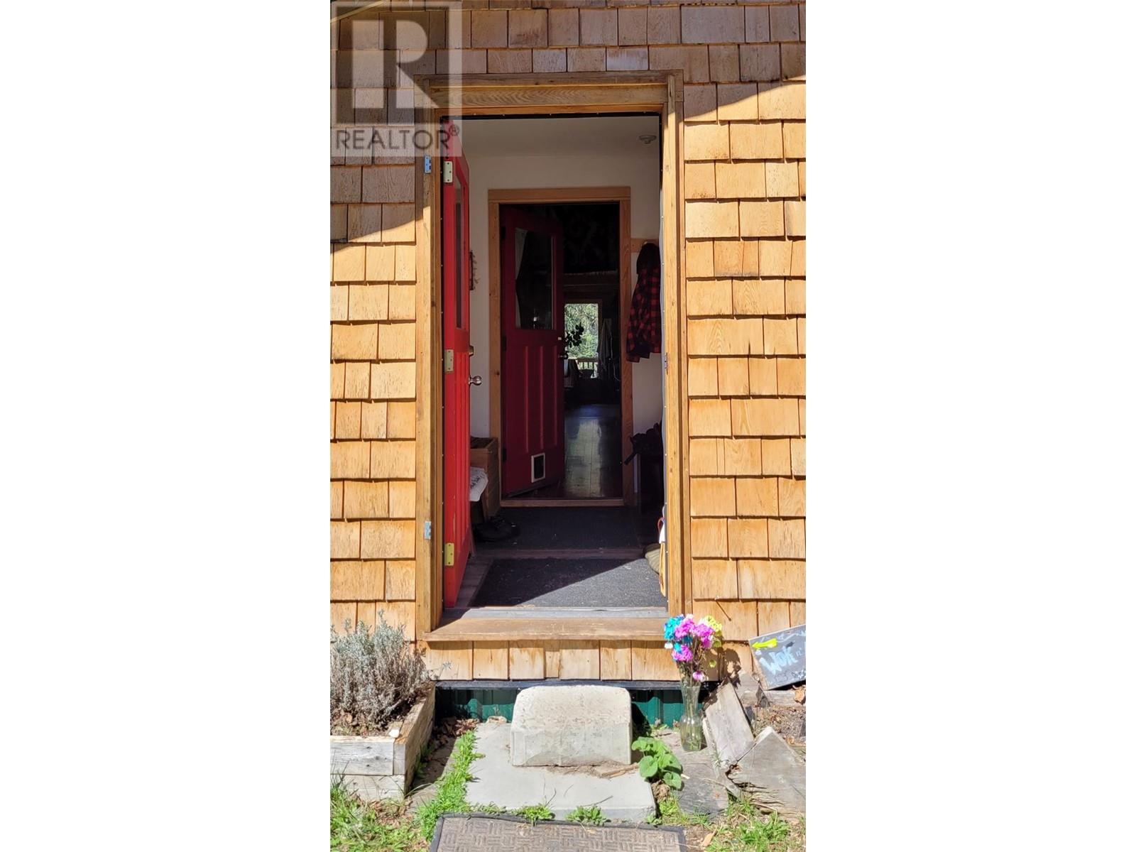 Photo 5 of 7152 Graham Road, Winlaw BC