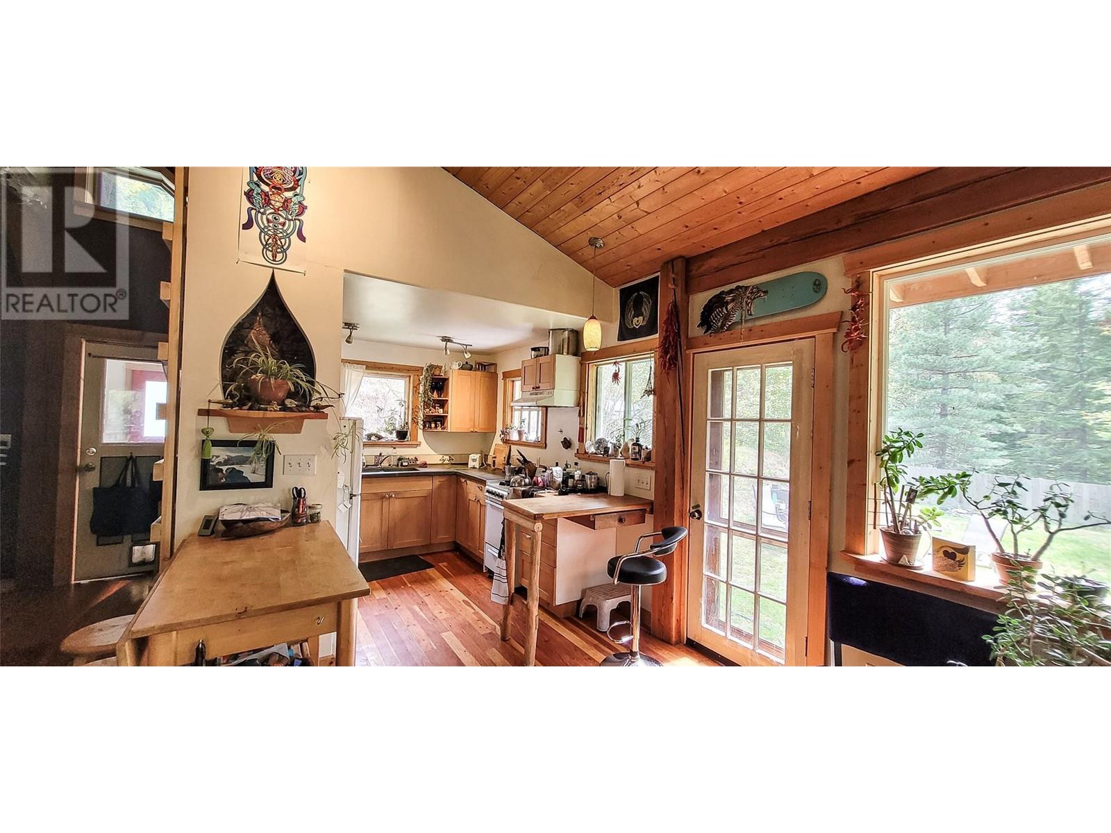 Photo 8 of 7152 Graham Road, Winlaw BC