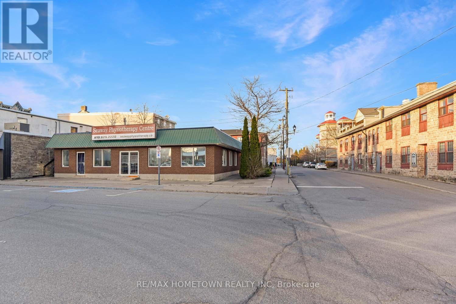 Photo 2 of 102 Centre Street, Prescott ON