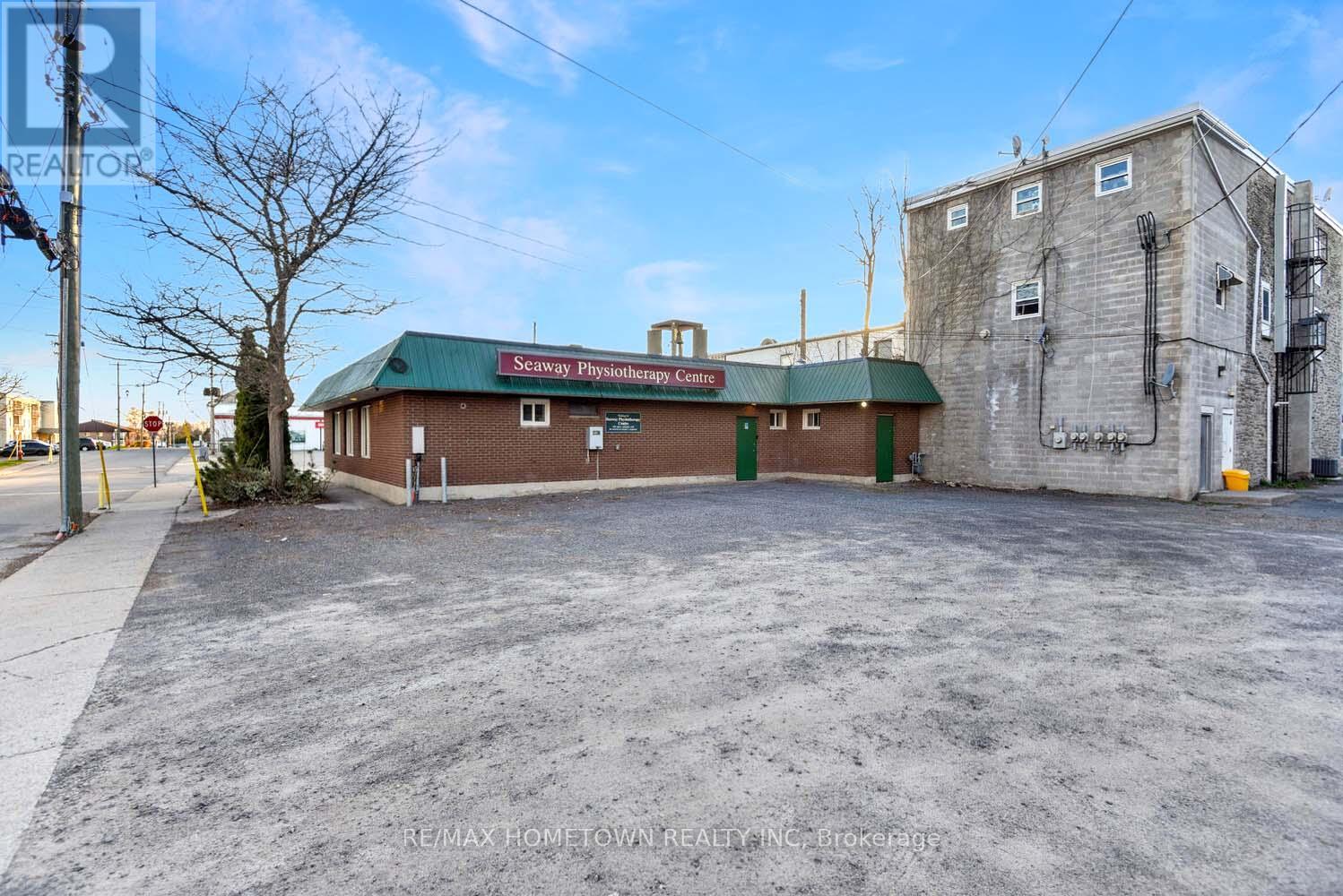 Photo 3 of 102 Centre Street, Prescott ON
