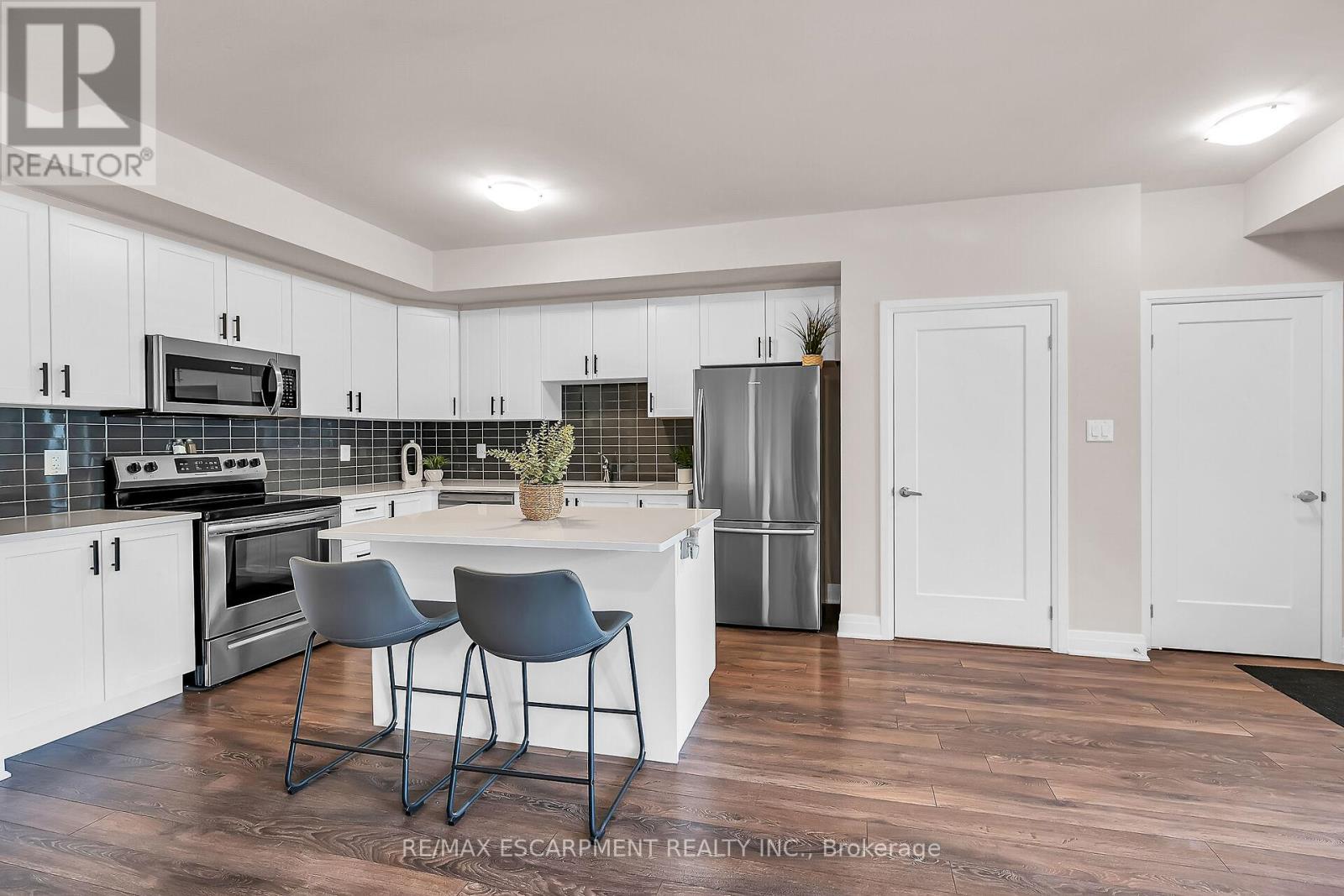 Photo 11 of 35 2 Willow Street, Brant ON
