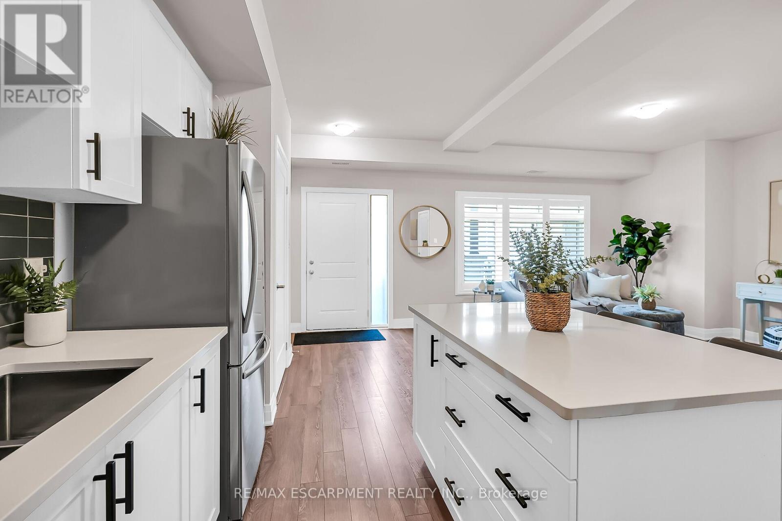 Photo 16 of 35 2 Willow Street, Brant ON