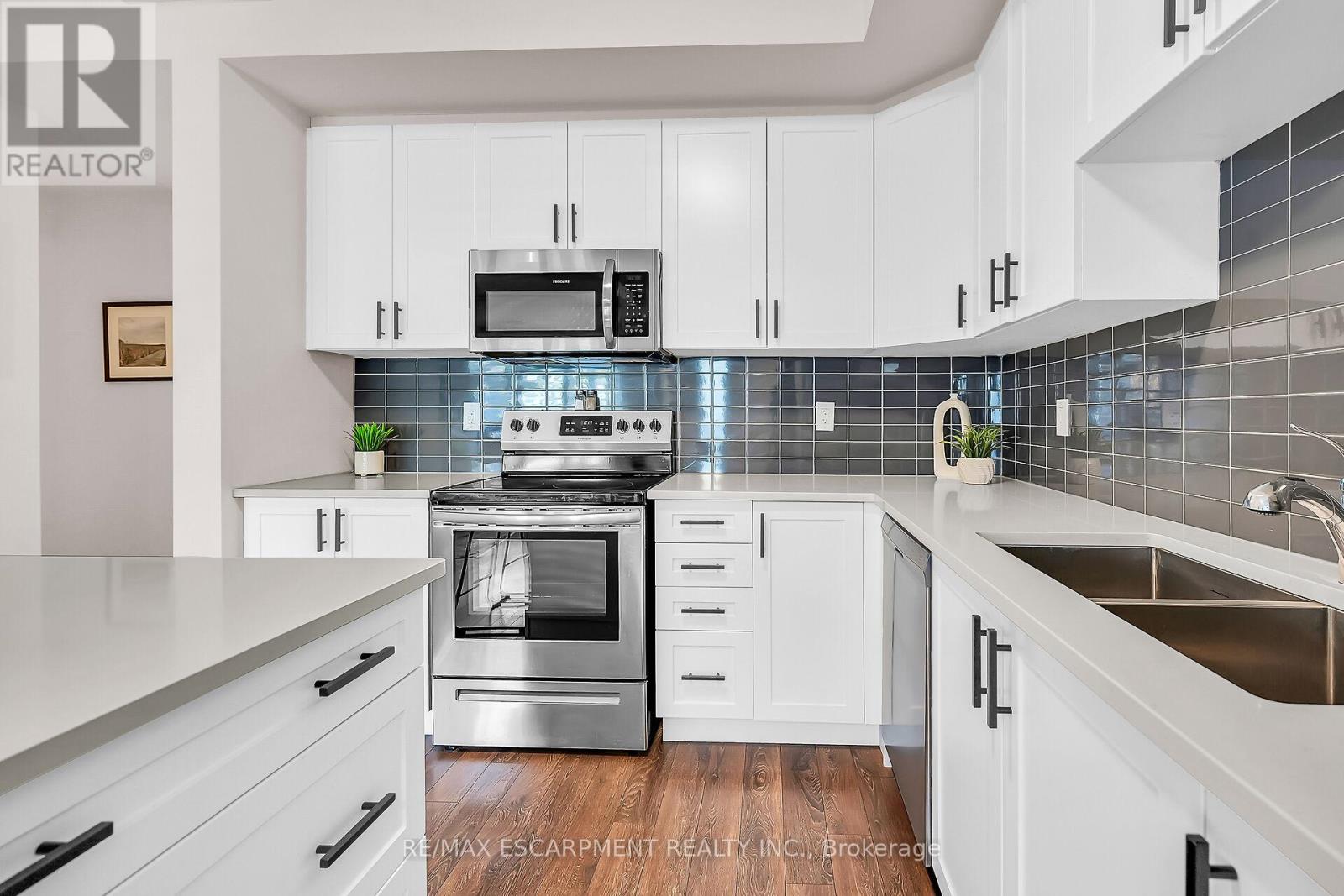 Photo 18 of 35 2 Willow Street, Brant ON