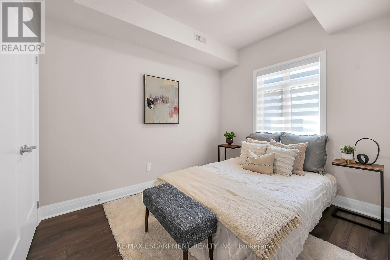 Photo 27 of 35 2 Willow Street, Brant ON
