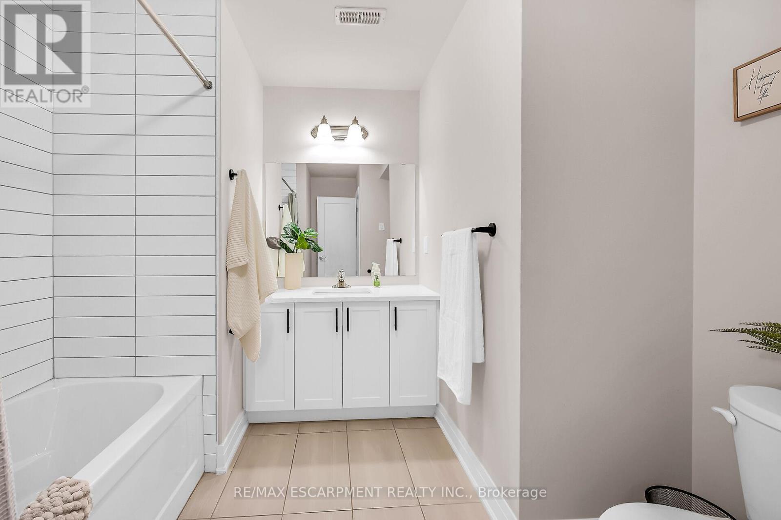 Photo 28 of 35 2 Willow Street, Brant ON