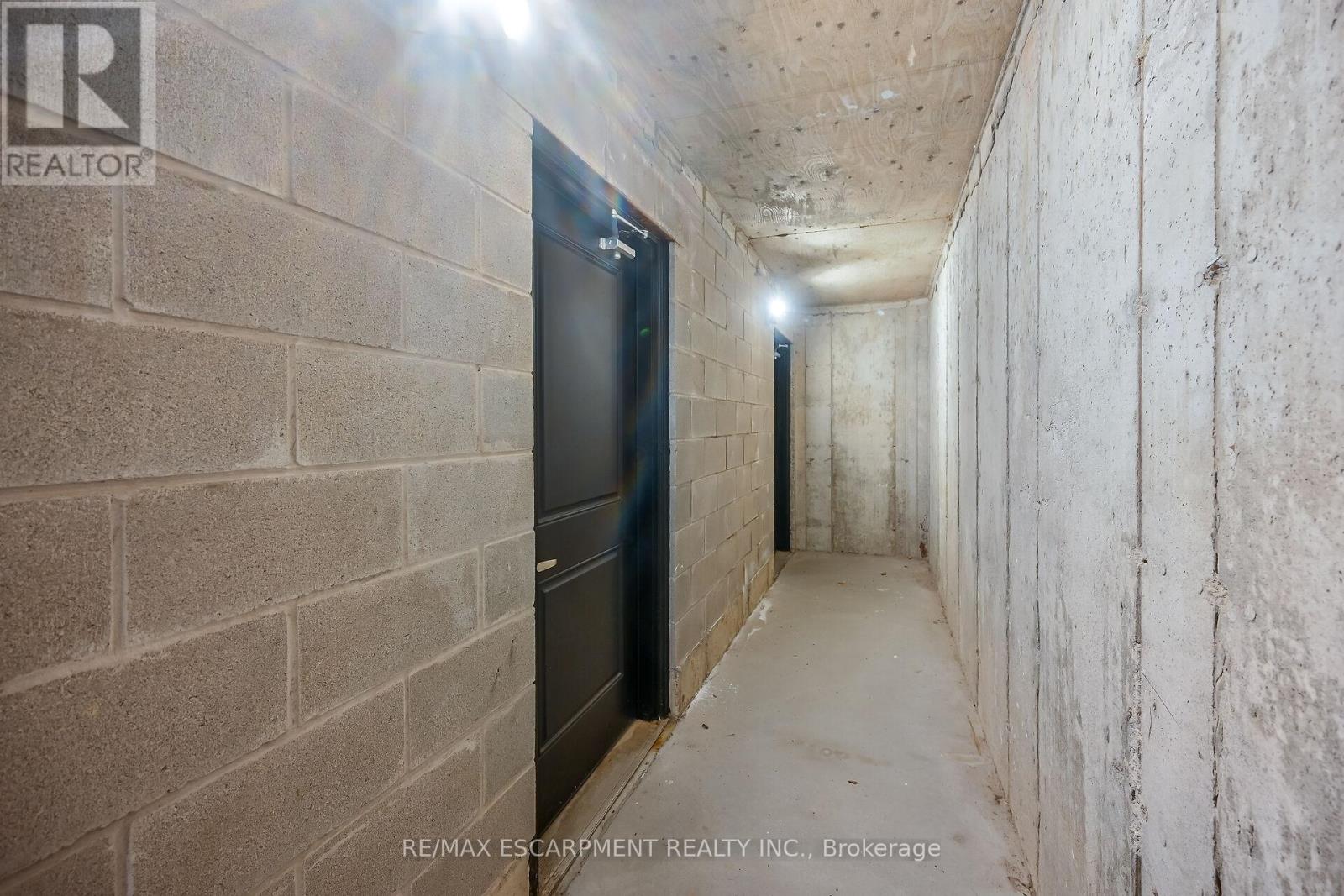 Photo 36 of 35 2 Willow Street, Brant ON