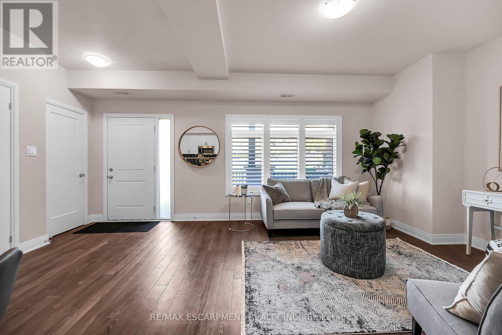 Photo 8 of 35 2 Willow Street, Brant ON