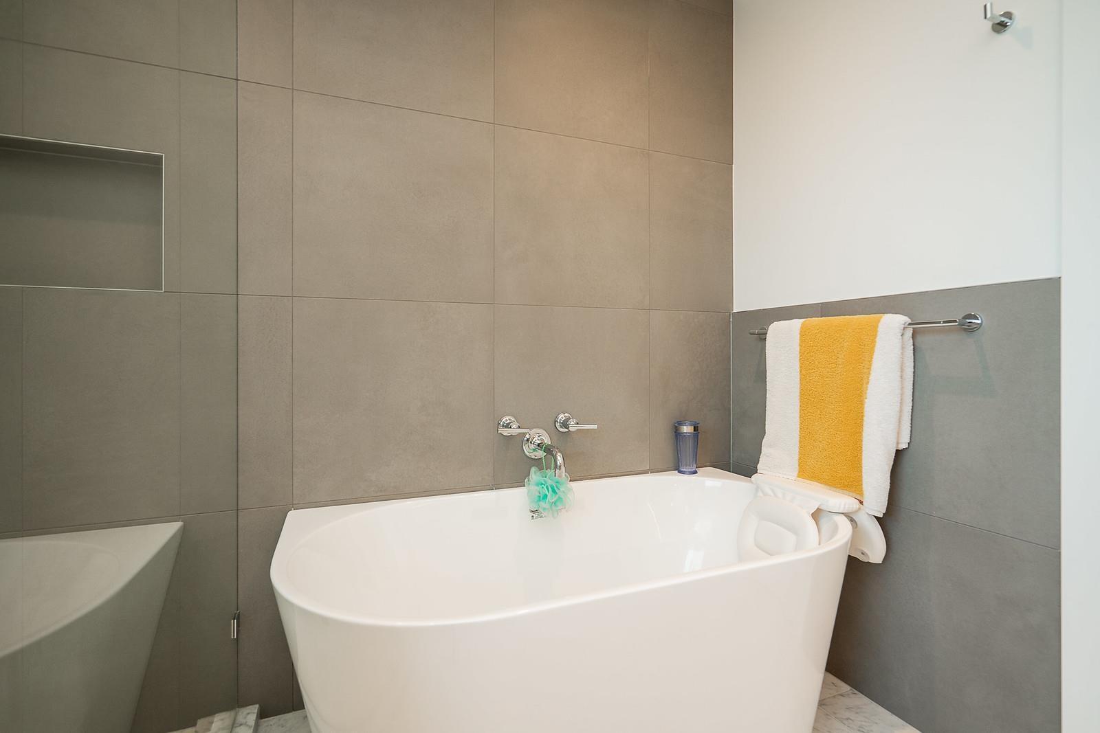 602 1501 FOSTER STREET, White Rock real estate listing R2977051