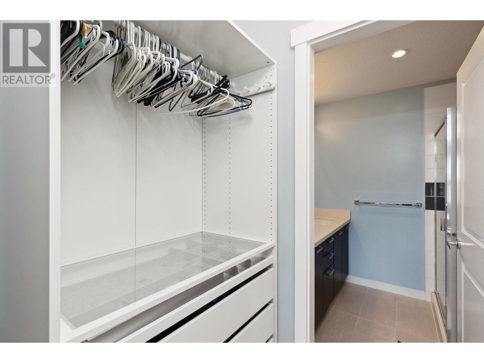 Photo 15 of 3170 Pierview Crescent, Vancouver BC