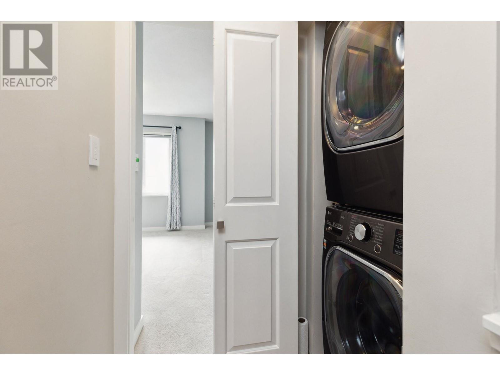 Photo 7 of 3170 Pierview Crescent, Vancouver BC