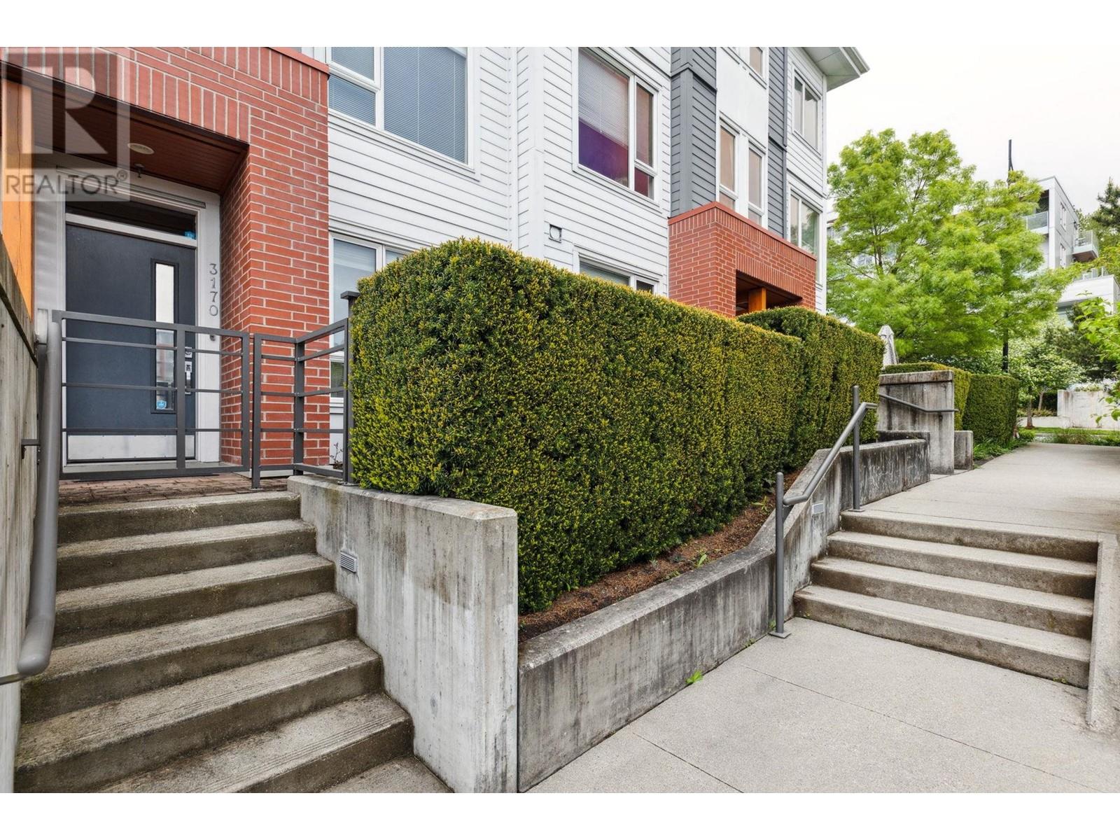 Photo 4 of 3170 Pierview Crescent, Vancouver BC