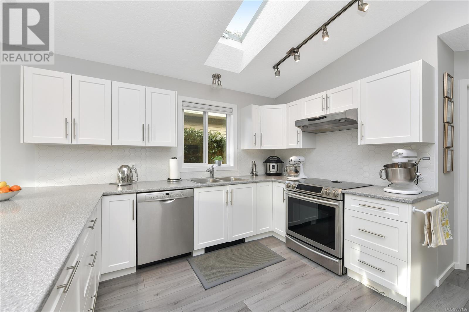 51 7586 Tetayut Road, Central Saanich