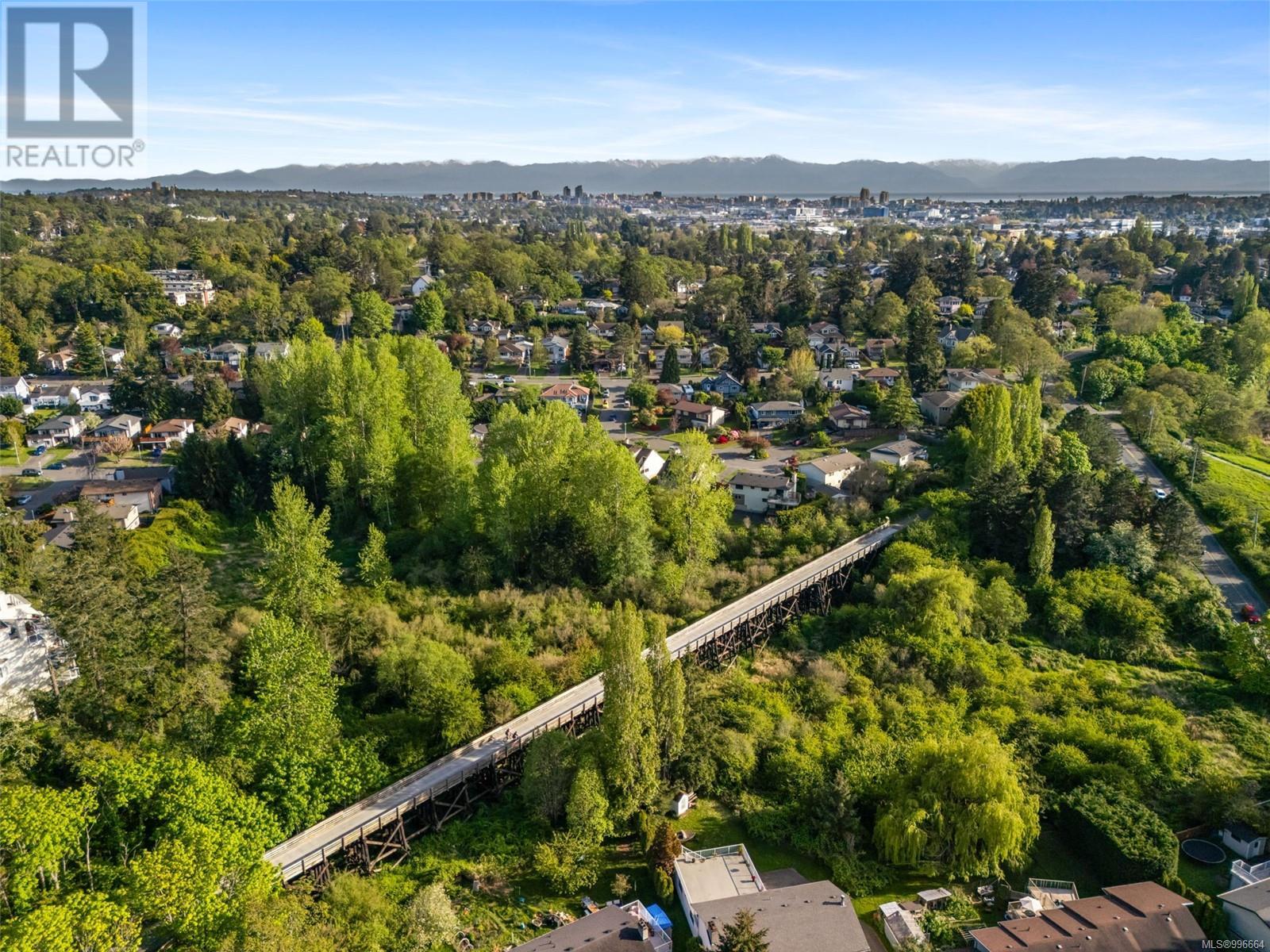 996 Greenridge Crescent, Saanich
