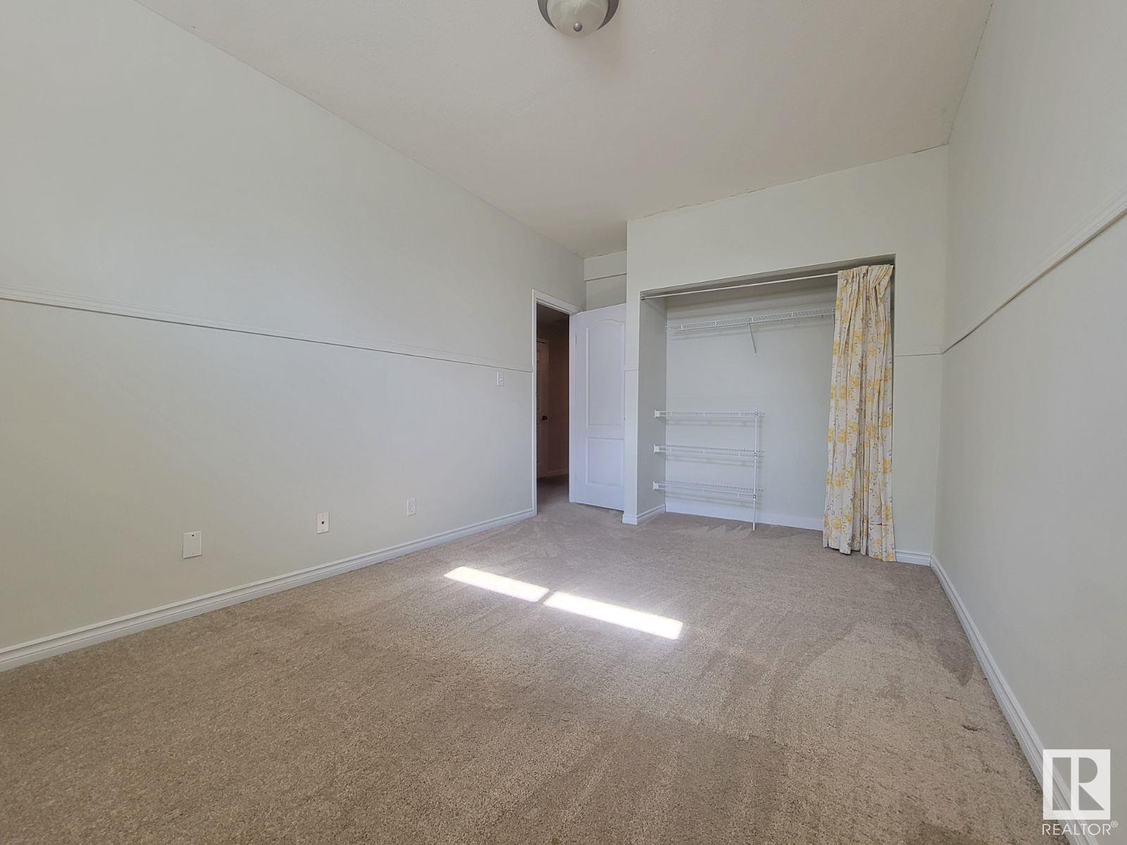 Photo 6 of 10 2505 42 St Nw, Edmonton AB