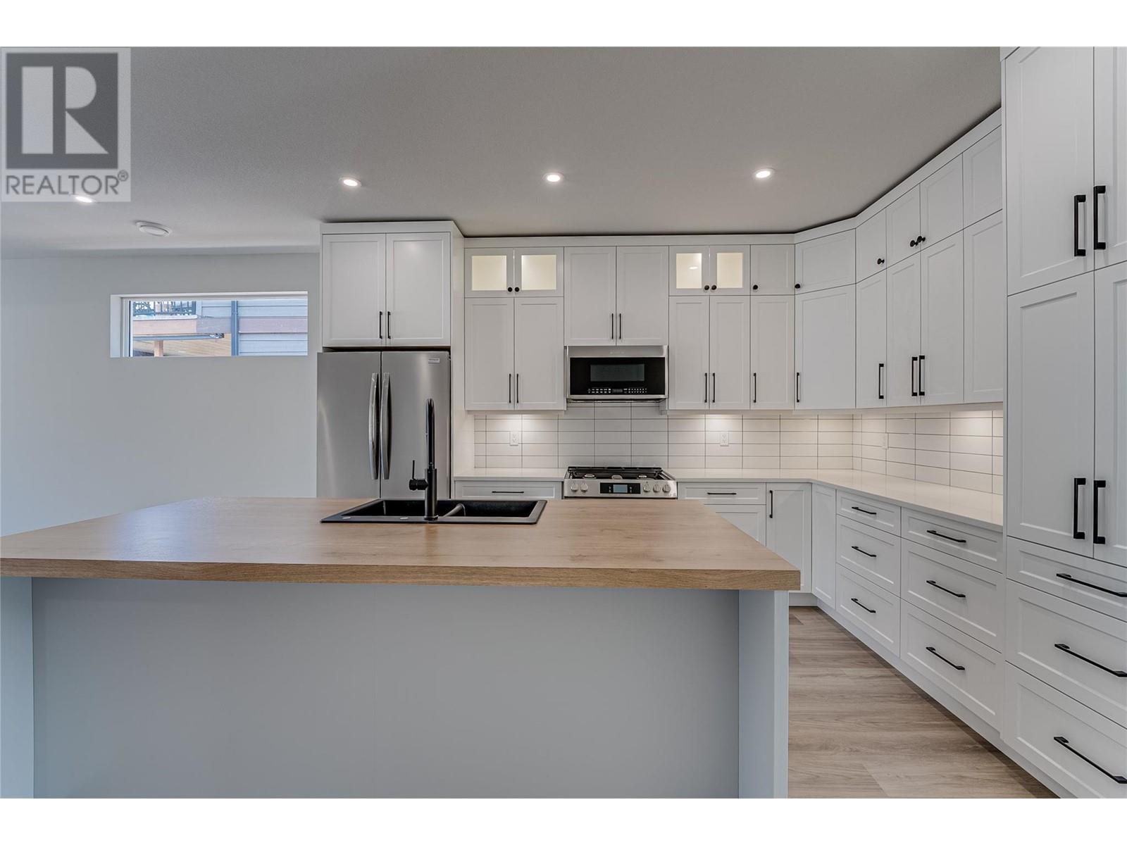  575 Meadowlark Avenue, Vernon