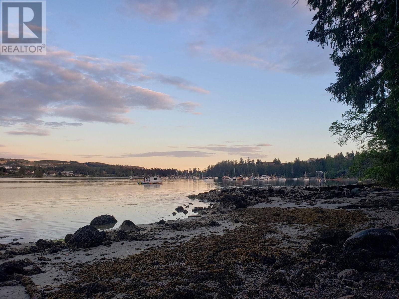 6035 KINGFISHER AVENUE, Sechelt