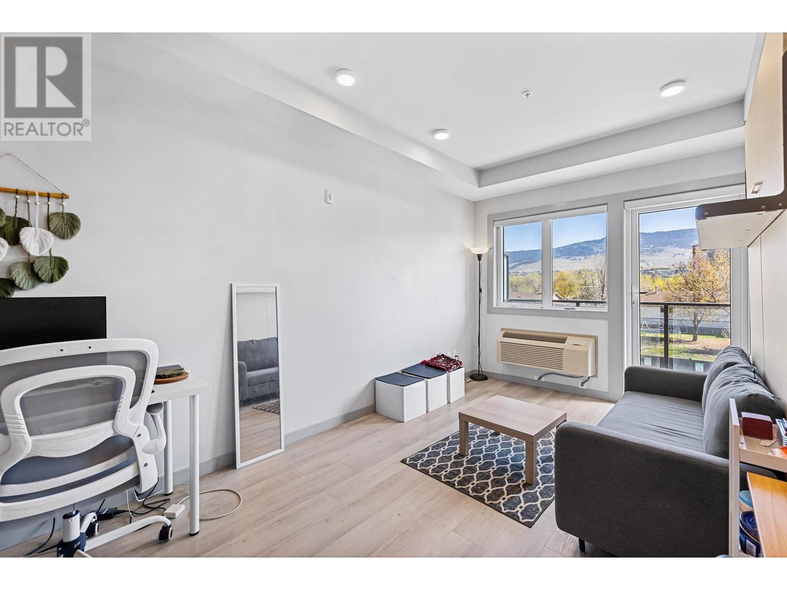 220 345 Dougall Road North, Kelowna