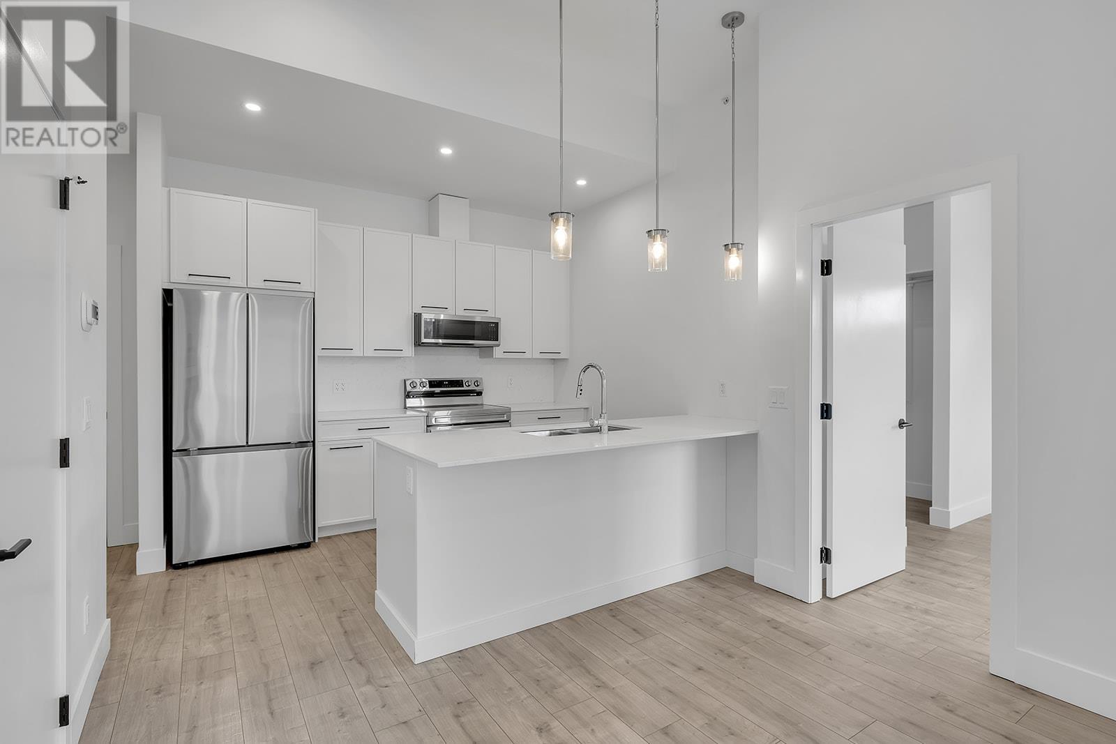 508 1220 Pacific Avenue, Kelowna