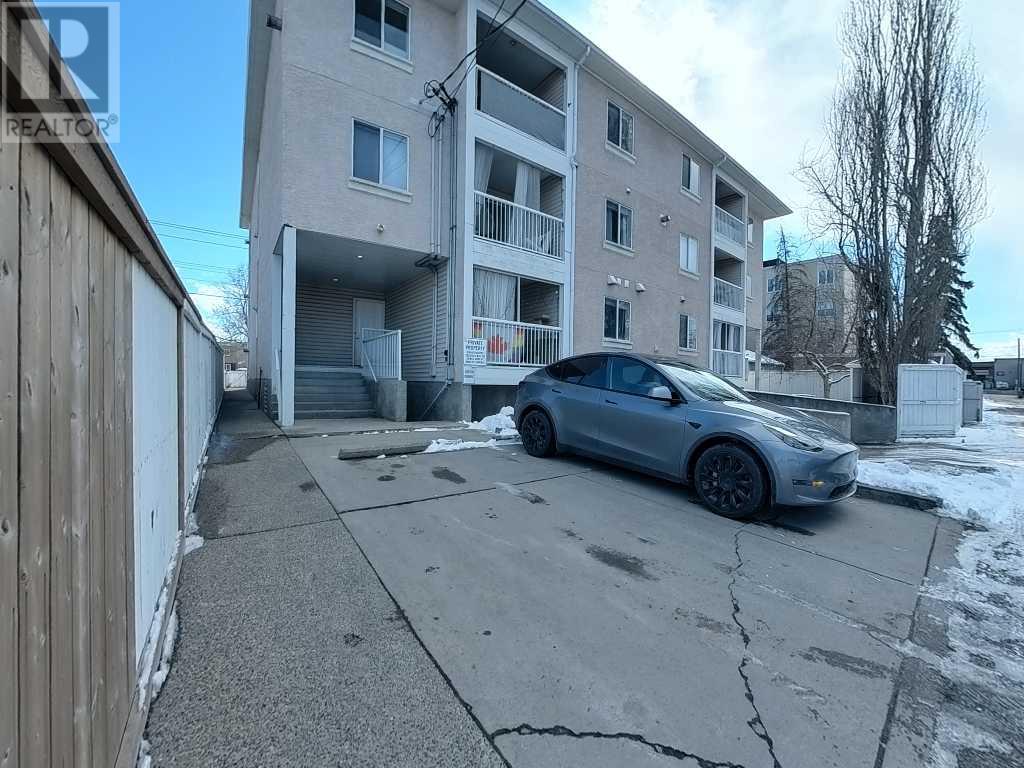 Single Family House for Sale in   Bowness Road NW Bowness Calgary 