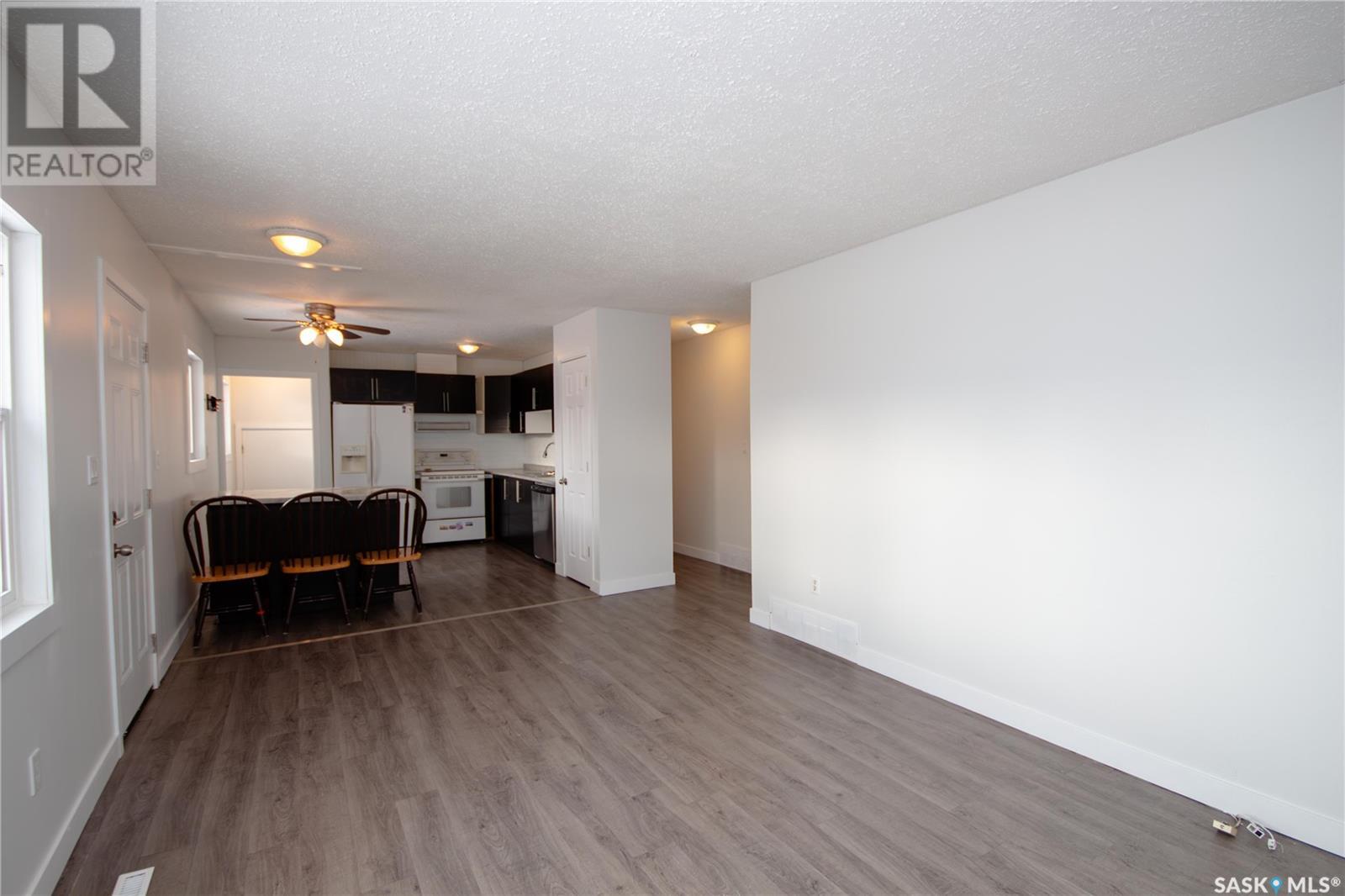 Photo 23 of 262 21st Street W, Battleford SK