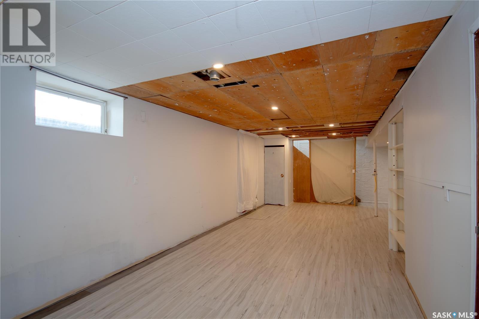 Photo 21 of 262 21st Street W, Battleford SK