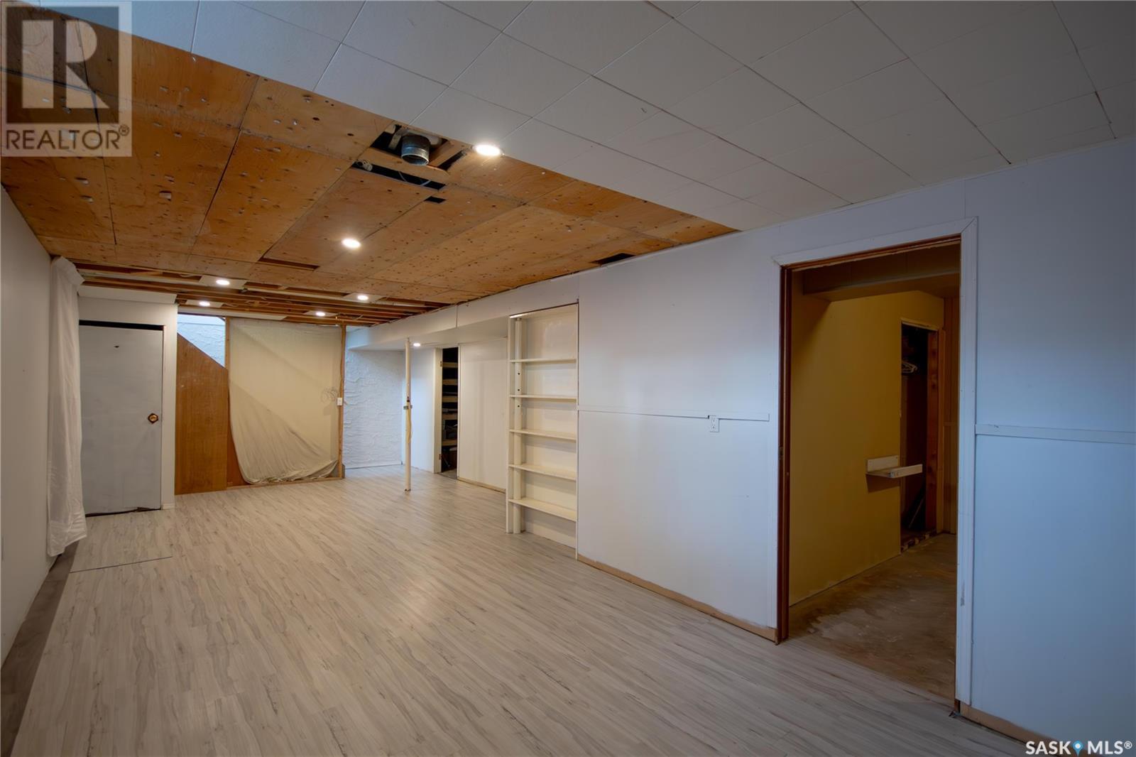 Photo 20 of 262 21st Street W, Battleford SK