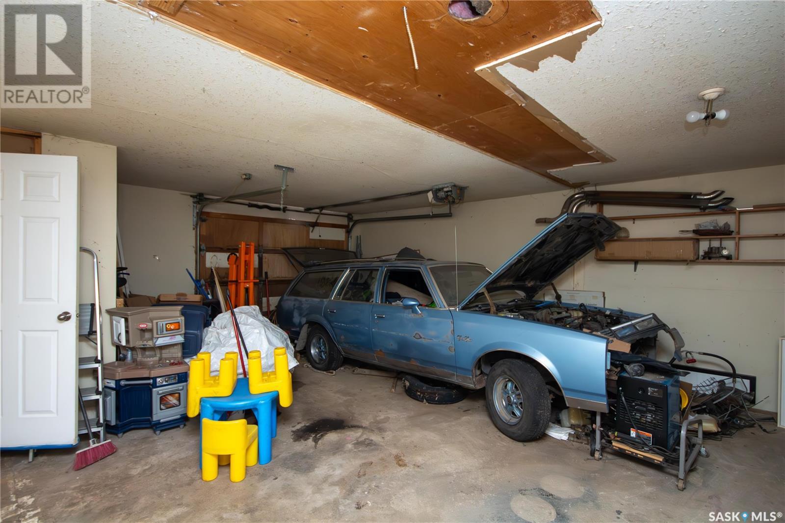 Photo 11 of 262 21st Street W, Battleford SK