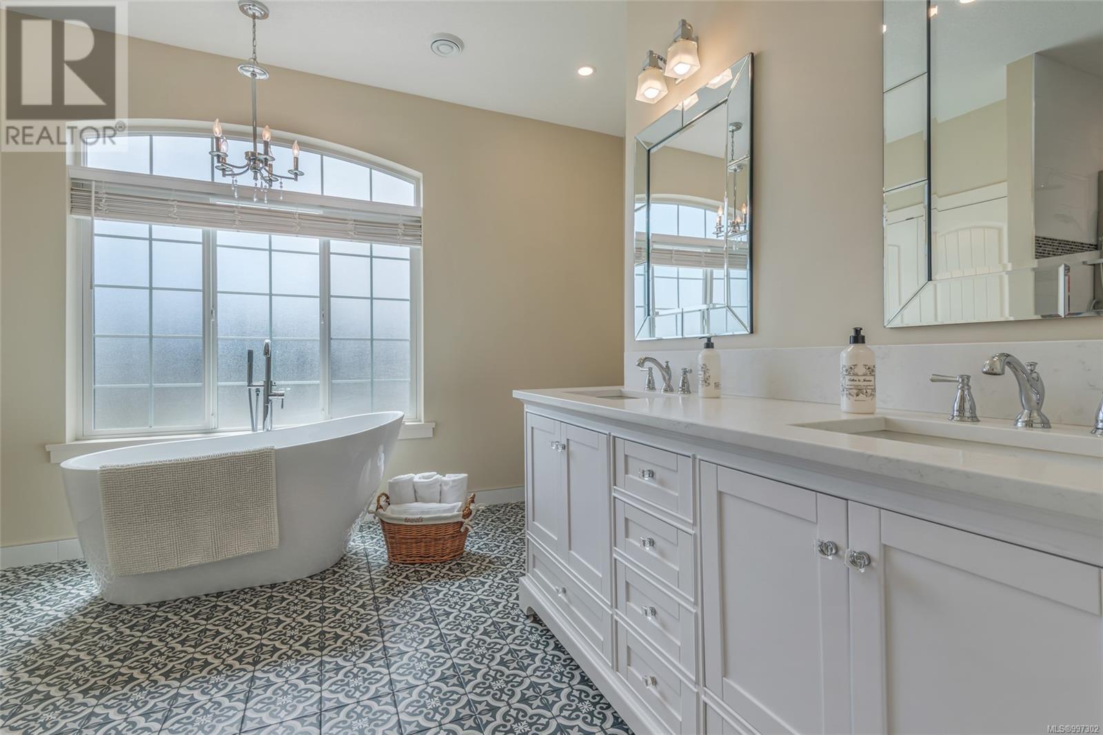 5570 Woodland Cres, Port Alberni