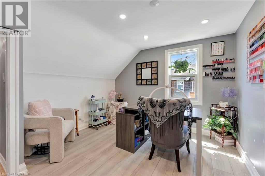 Photo 21 of 584 Colborne Street, Brantford ON