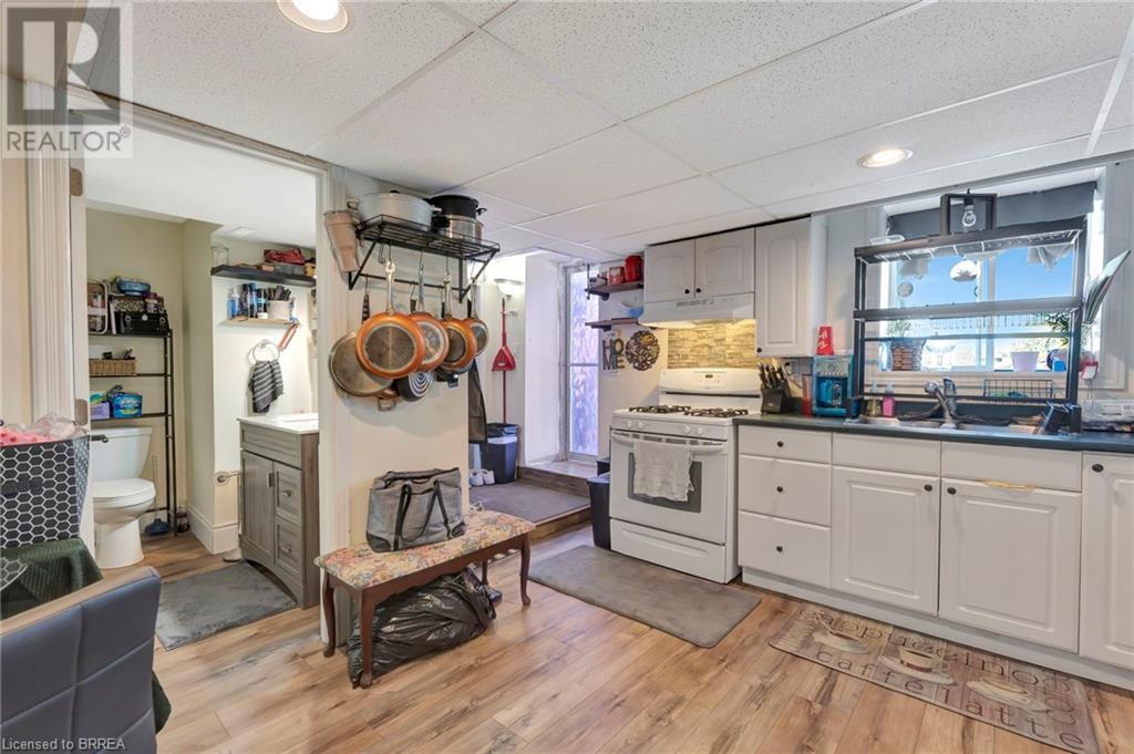 Photo 29 of 584 Colborne Street, Brantford ON