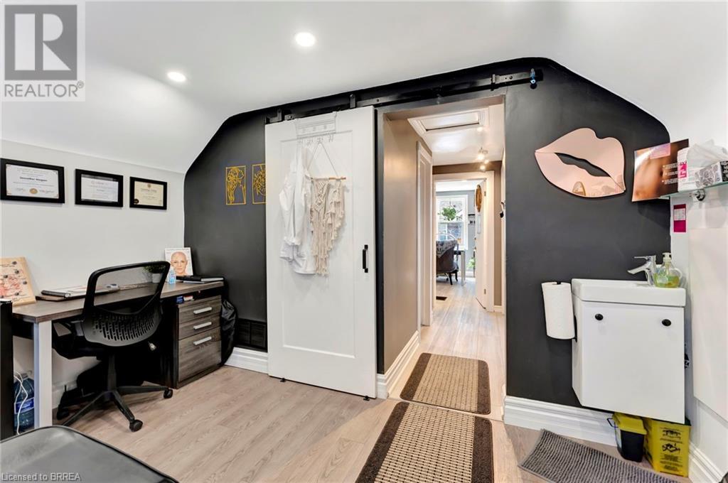 Photo 26 of 584 Colborne Street, Brantford ON