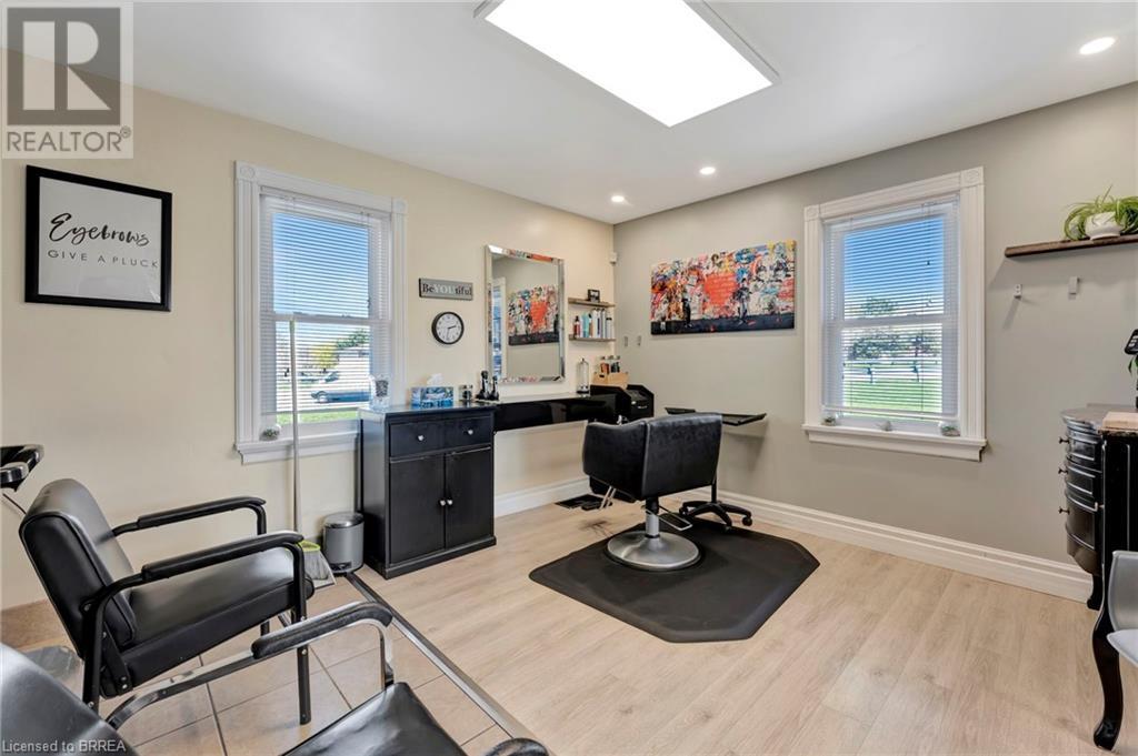 Photo 17 of 584 Colborne Street, Brantford ON