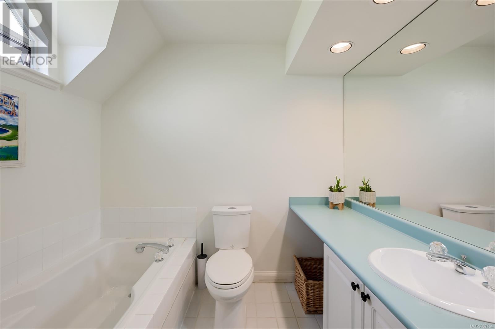 4 356 Simcoe Street, Victoria