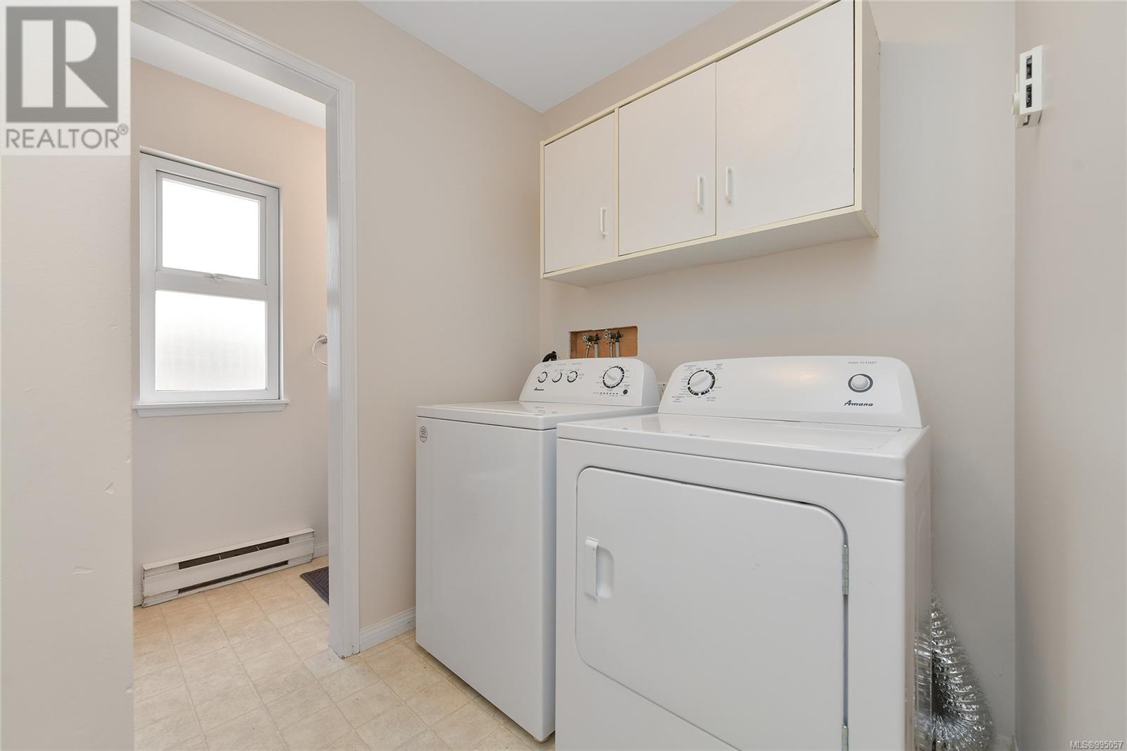  1199 GLEN TARA Lane, Saanich